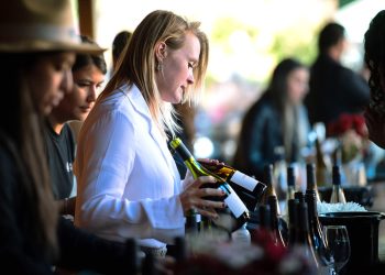 La célébration comprendra des dégustations verticales uniques, des cours de maître, de la musique en direct et une offre culinaire exquise provenant de la terre et de la mer. Photo Viña Casa Marín.