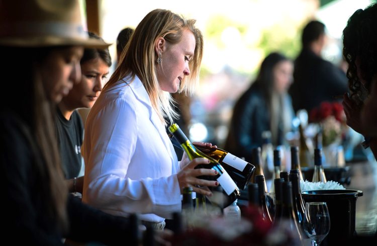 La celebración tendrá catas verticales masterclasses únicas música en vivo una exquisita oferta culinaria de mar y tierra. Foto Viña Casa Marín.