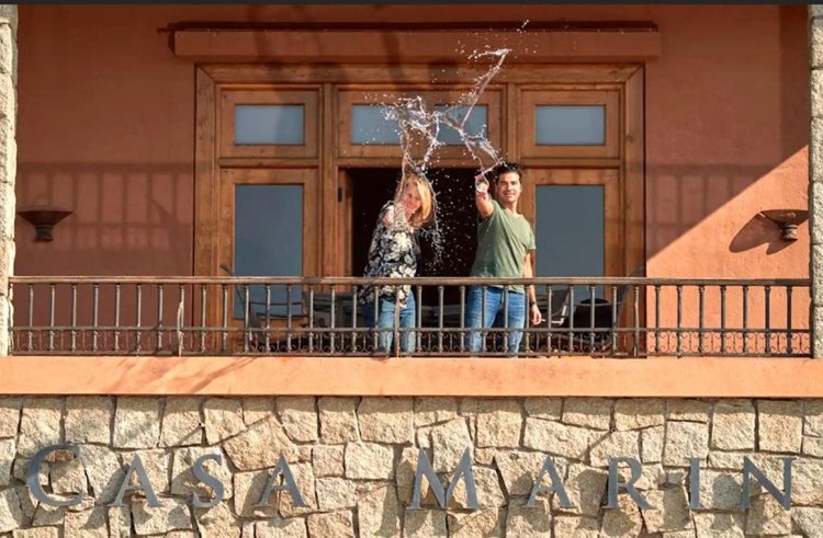 Esta galardón se suma al recibido en 2024 por el enólogo de la viña Felipe Marín donde fue nombrado en el mismo reporte como Mejor Enólogo de Chile. Foto Viña Casa Marin