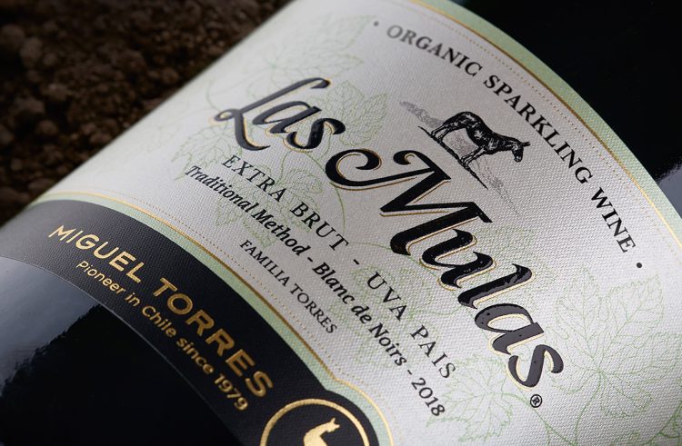Las Mulas Sparkling Extra Brut el primer espumante incorporado a la destacada línea orgánica de Miguel Torres Chile. Foto: Miguel Torres Chile.